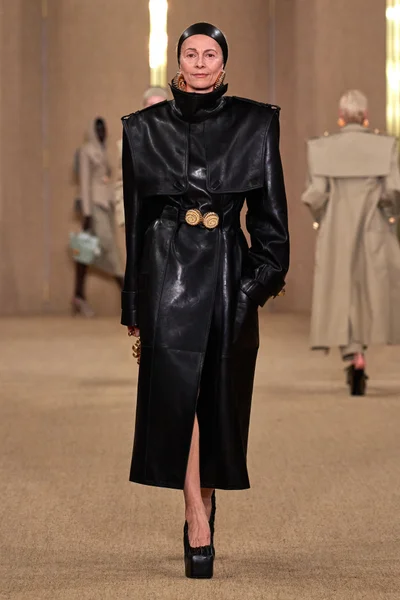 Look 3